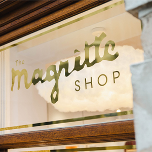 The first store entirely dedicated to Magritte opens in Brussels.
